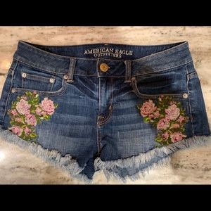 American Eagle cut off denim shorts. EUC Sz 4